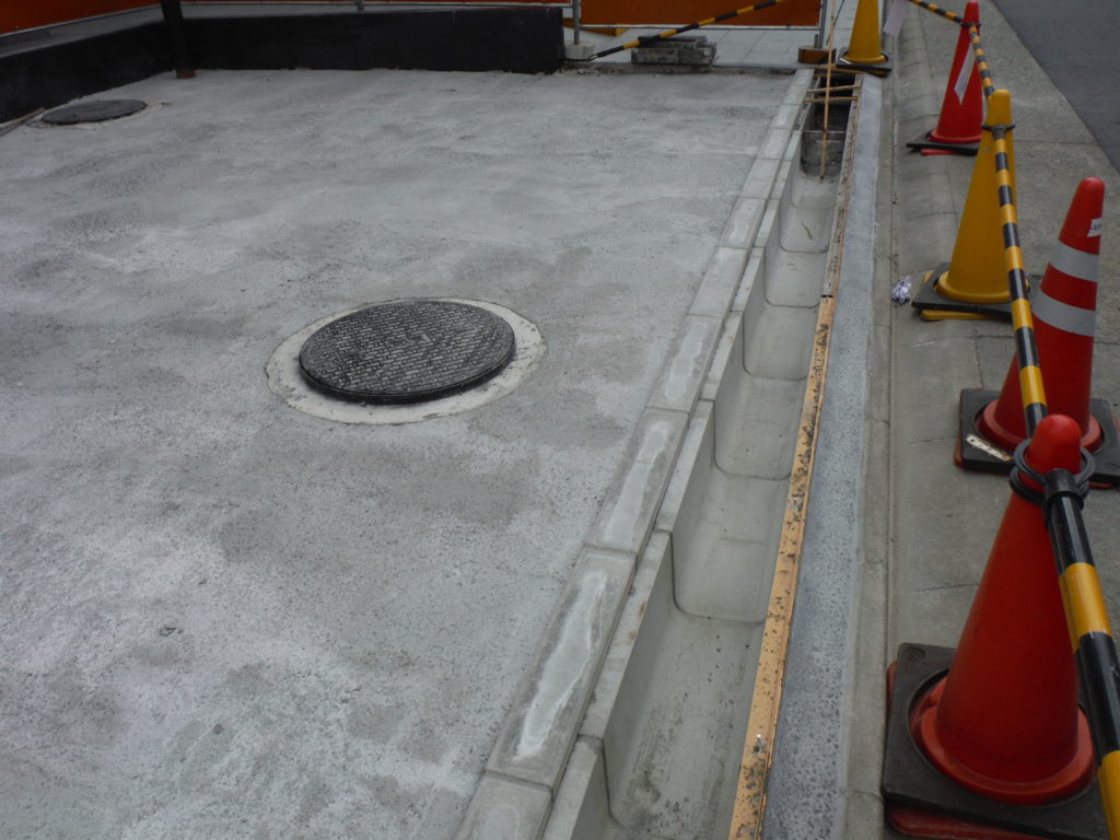 愛知県名古屋市中区 オフィスビル 花壇から駐車場へ外構工事【オンソー有限会社】